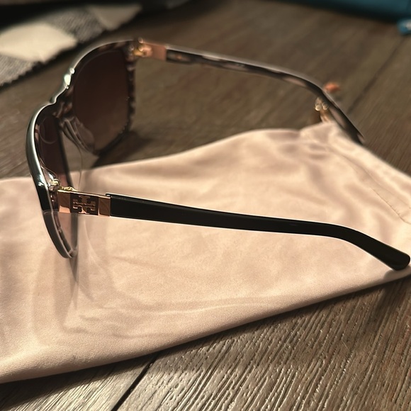 Tory Burch Stylish Black Sunglasses - Picture 3 of 4